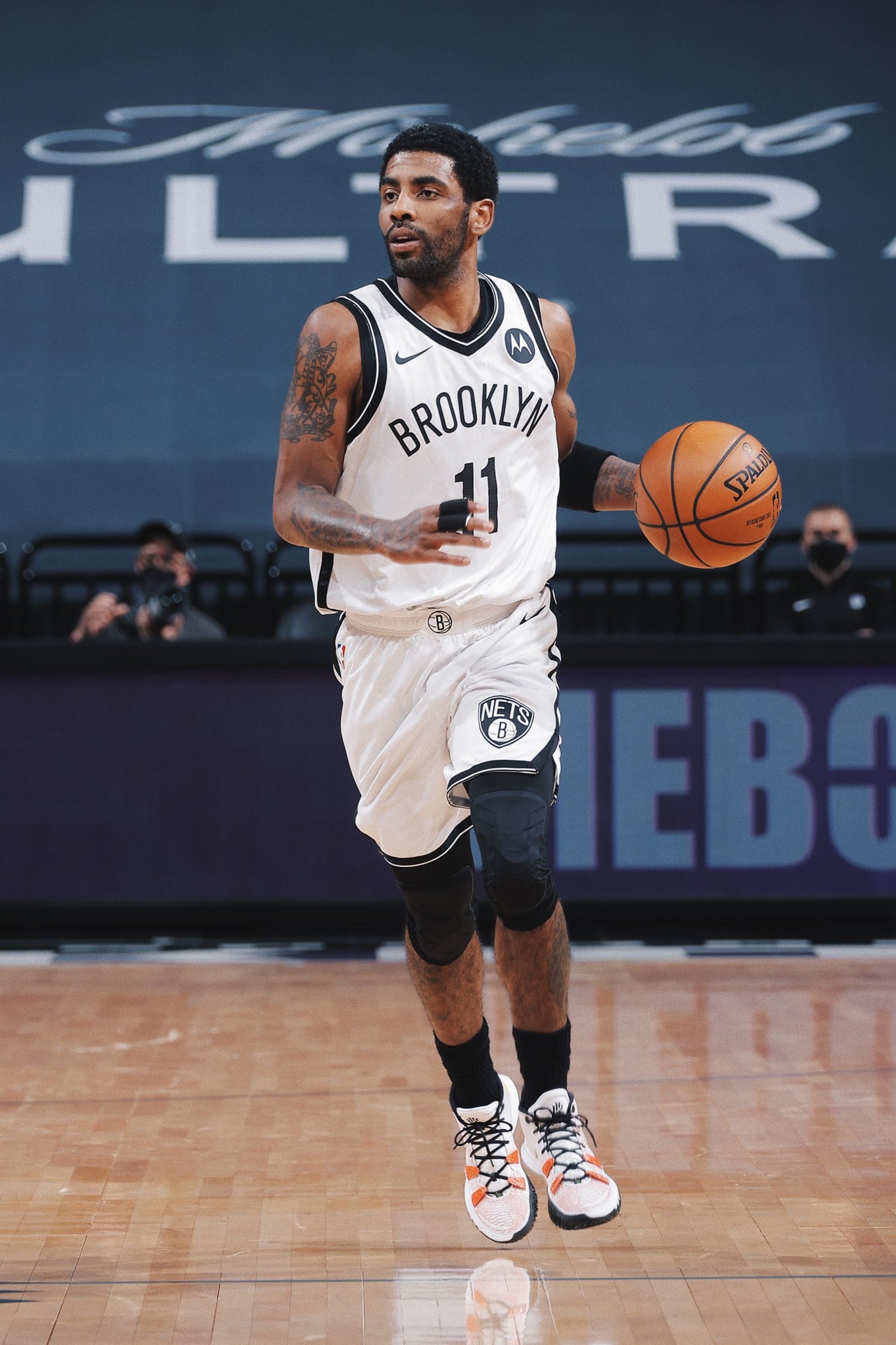 王洪亮：美国巴西身体强太多；若早跟她们踢热身赛或许会好些（王洪亮：美国、巴西对抗强度占优；若早安排热身赛或可改善表现）