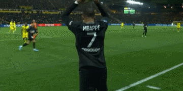 足球报：张外龙这几年一直关注铜梁龙，冲超后他独坐良久（足球报：张外龙多年关注铜梁龙，冲超后独自静坐良久）